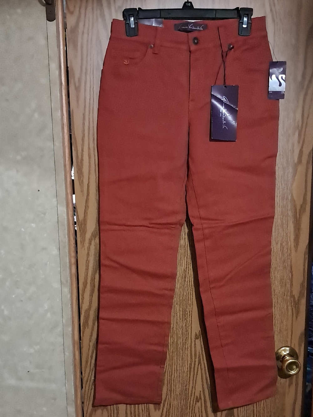 Gloria Vanderbilt Slim Jeans in Rust Size 2 Short